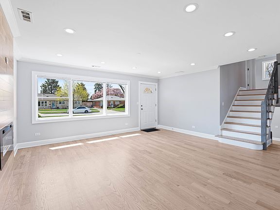 5th image of 44 Cranbrook Dr