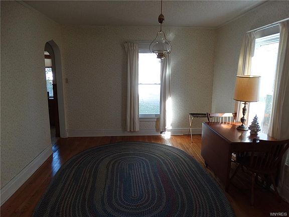 5th image of 163 Niagara St