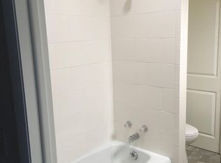 200 E 7th St APT 1, Delavan, IL 61734