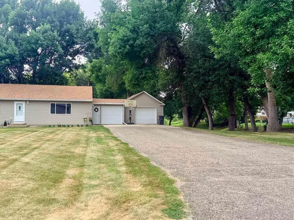2 Willow St, Burlington, ND 58722
