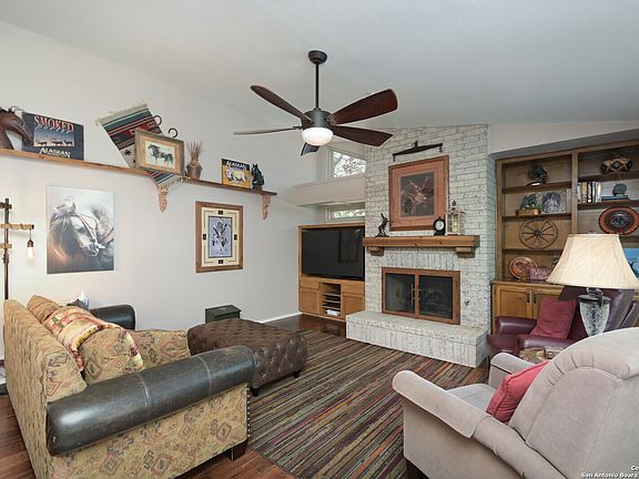4th image of 1810 SHADOW PARK ST