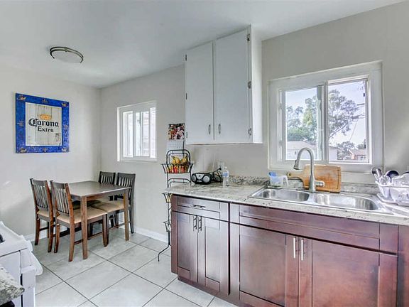 4th image of 431 Detroit Pl