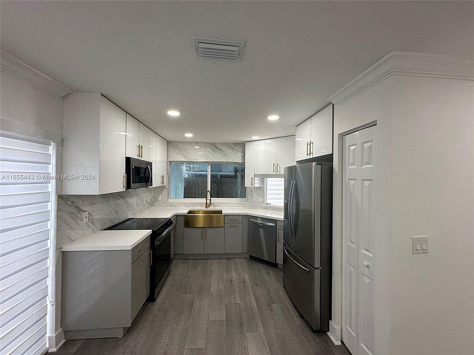 1st image of 2771 W River Cir