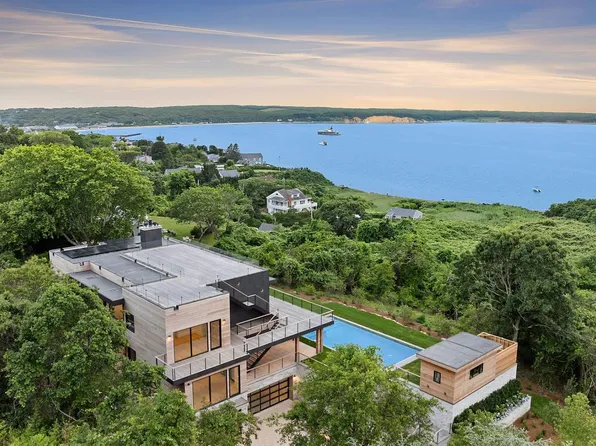 15 N Neck Ln, Montauk, NY 11954