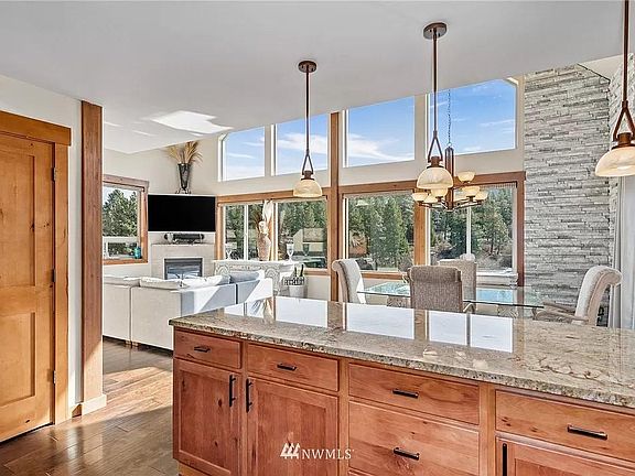 5th image of 351 Dakota Heights Dr