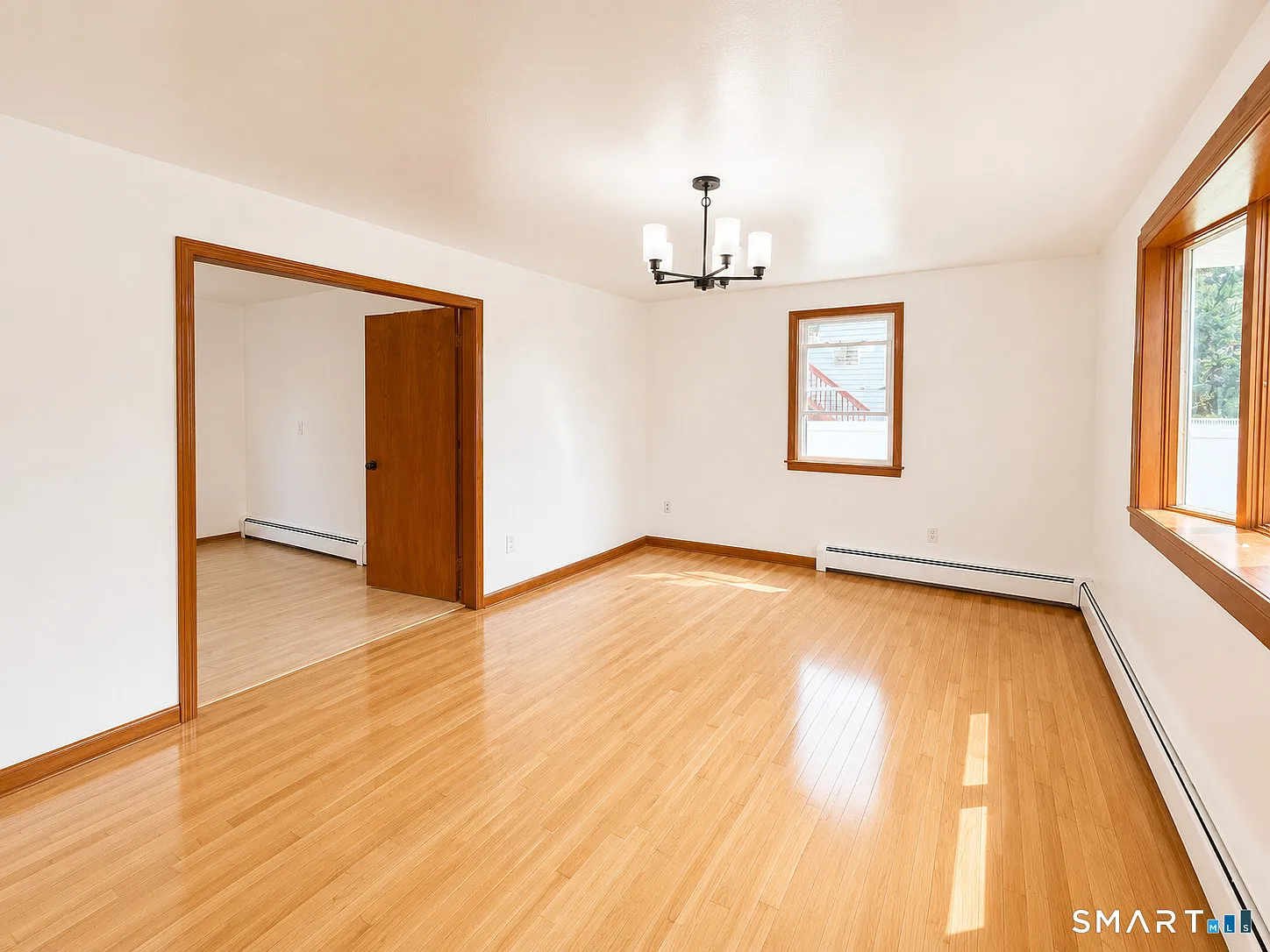 3 bed, 1.0 bath, 2392 sqft, $2,300 — Photo 4