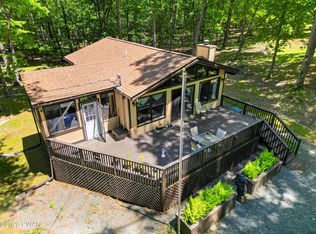 803 Buckhorn Ct, Hawley, PA 18428