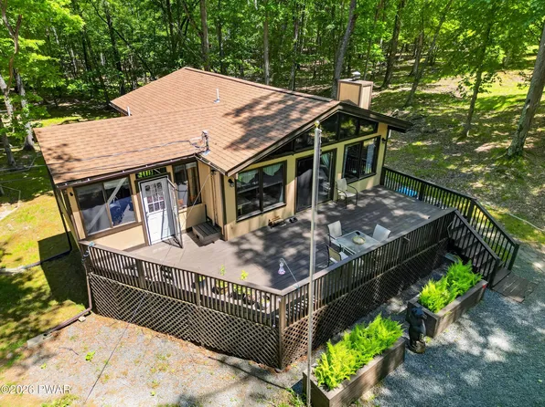 803 Buckhorn Ct, Hawley, PA 18428