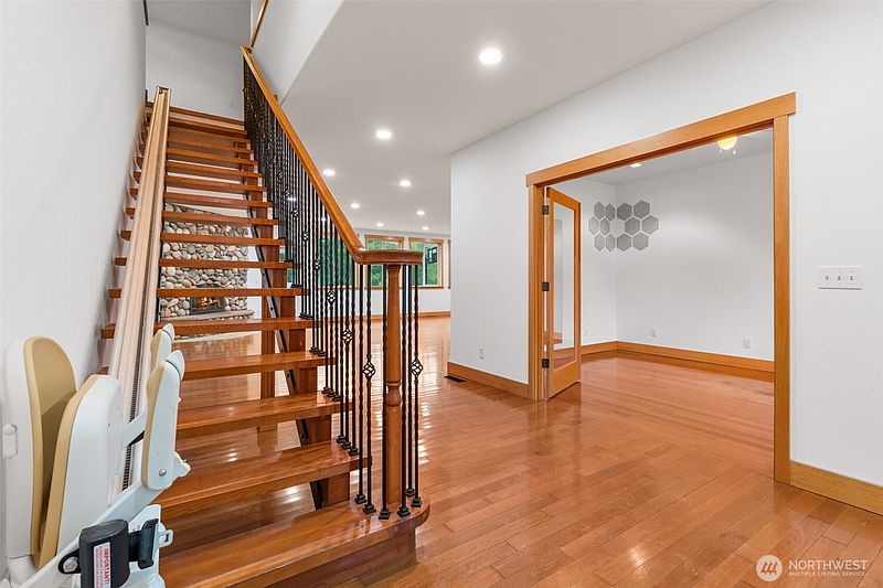 5th image of 30121 41st Avenue E