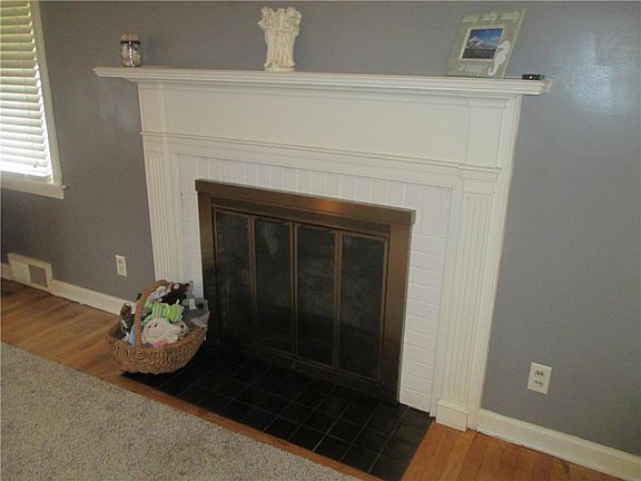 4th image of 1112 W 25th Ter S