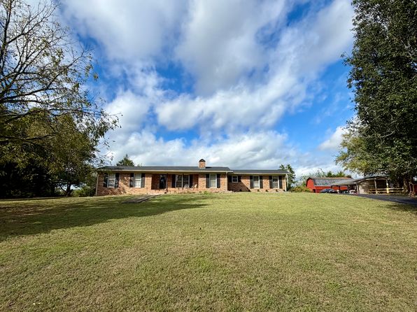 63 Clayton Ln