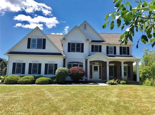 15 Claridge Cir, Webster, NY 14580