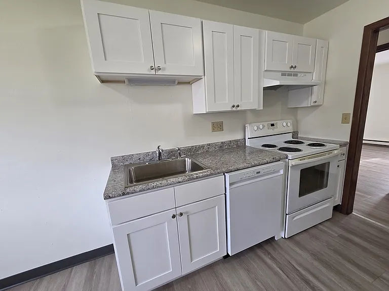 1057 W Cecil St #4 — Photo 12