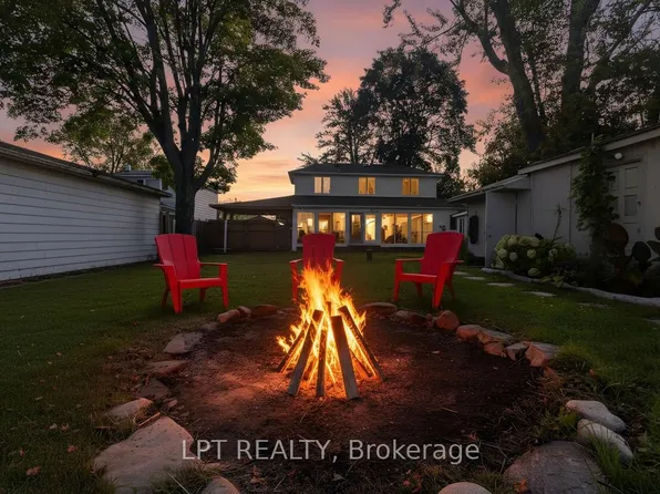 24 Lakeshore Rd, Georgina, ON L0E 1N0