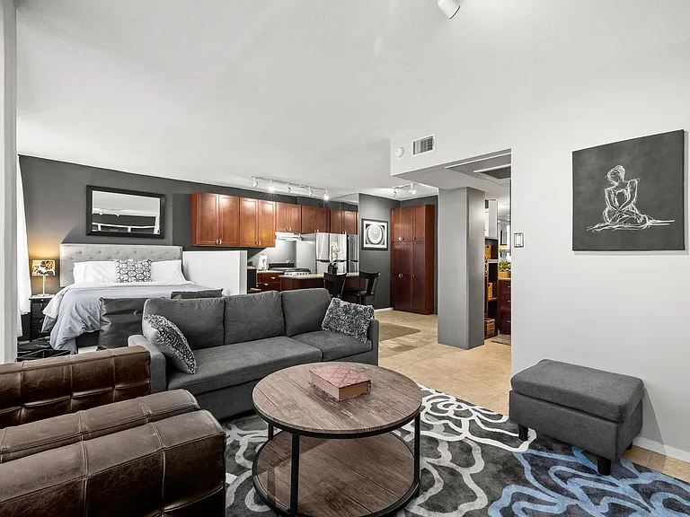 1212 Guadalupe St #406 — Photo 8