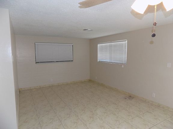 3rd image of 211 SE 4th Ave