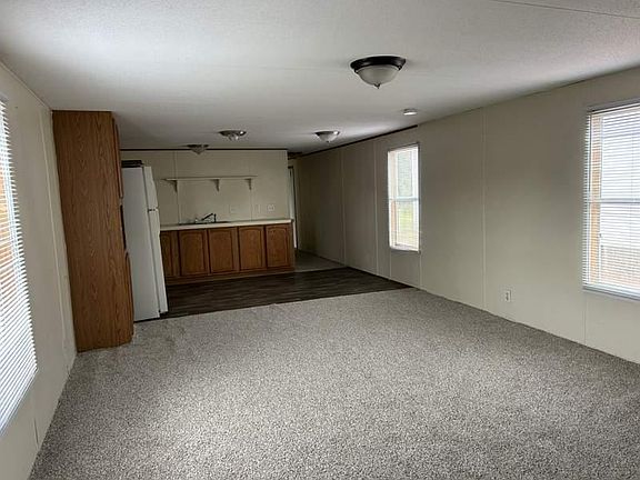 2nd image of 153 Lakeside Garden Cir #153