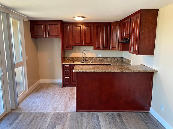 4th image of 23520 Arlington Ave #F