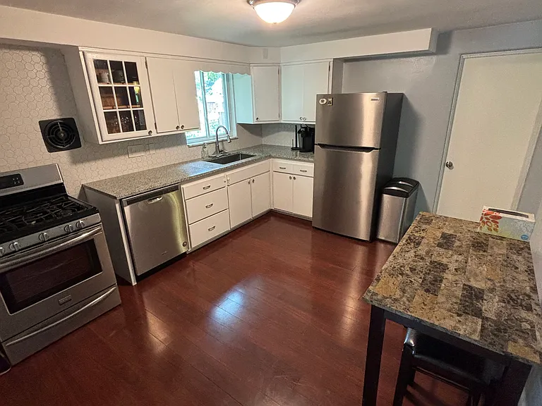 317 Pitt St #2 — Photo 6