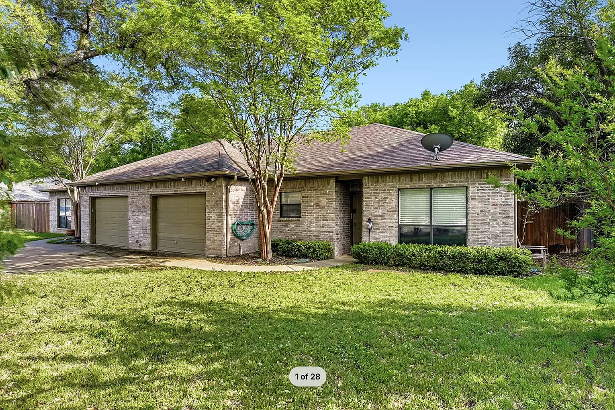 3 bed, 1303 sqft, $2,340 — Photo 1