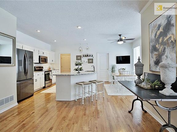 4th image of 8539 W 128th St
