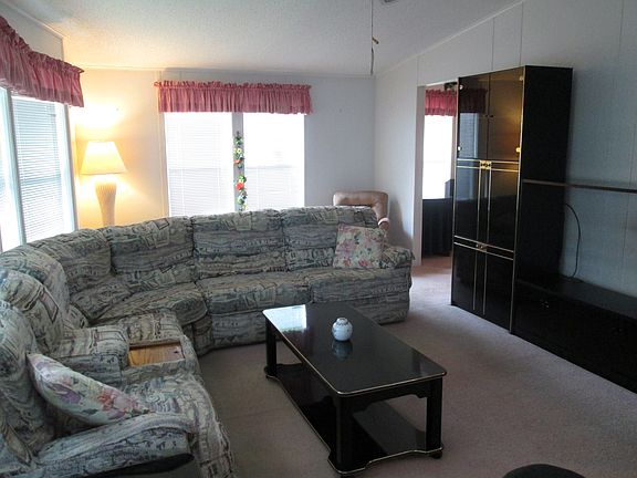 3rd image of 1000 Walker St Lot 8