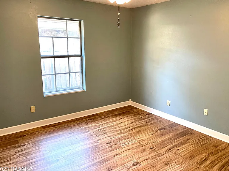 128 Longfellow Dr — Photo 8
