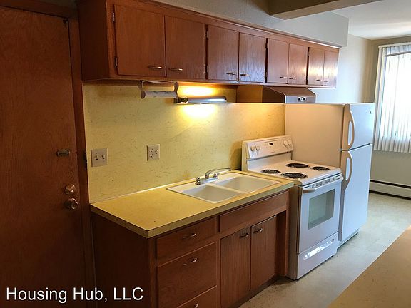 3rd image of 996 Van Buren Ave #9