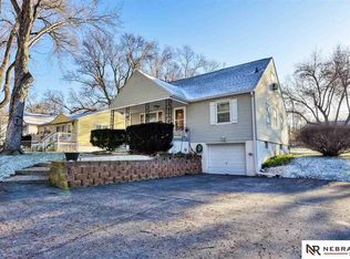5725 N 33rd Ave, Omaha, NE 68111