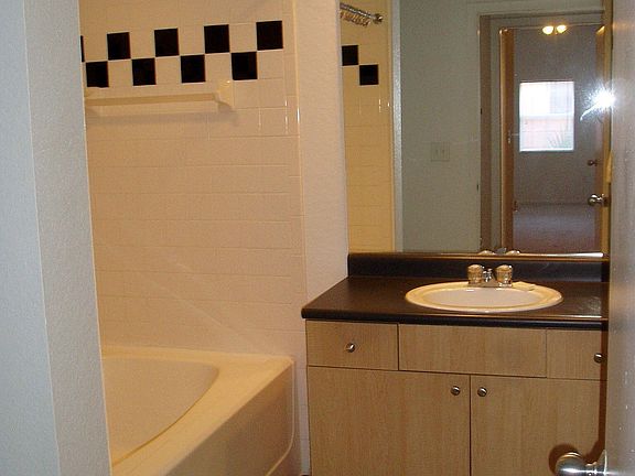 5th image of 2402 W Azeele St Unit 438