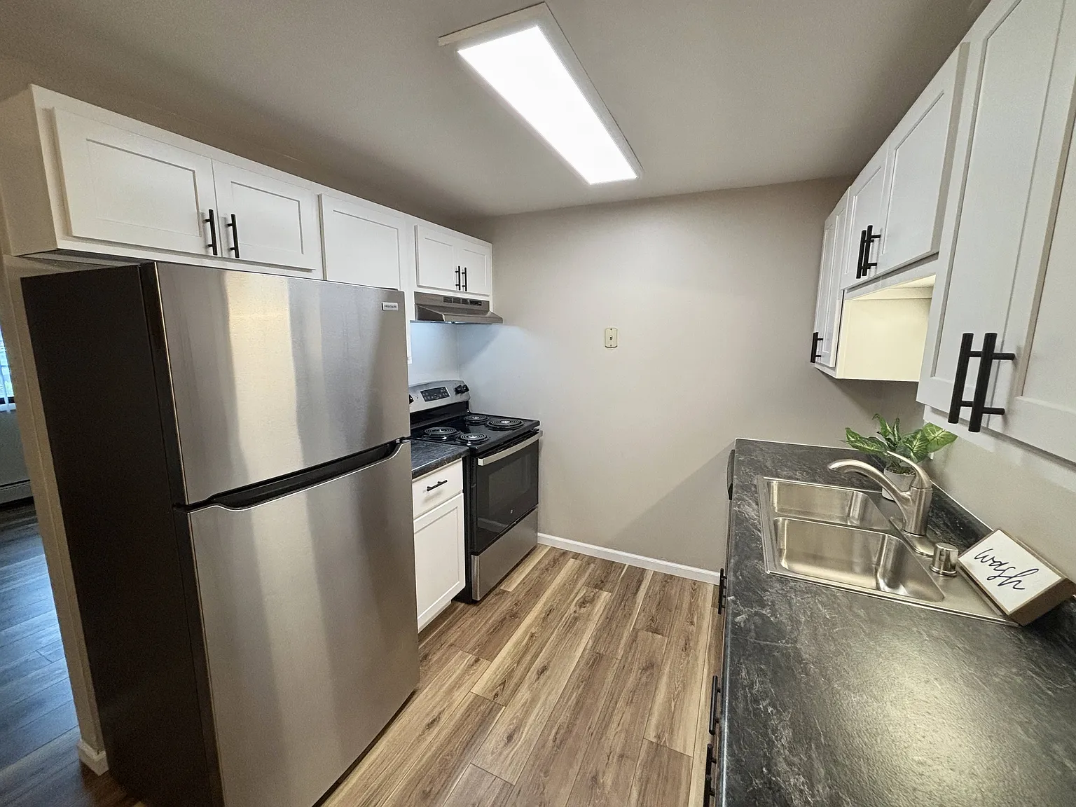 Capitol View Apartments — Photo 3