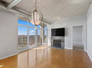 700 N Larrabee St APT 1715, Chicago, IL 60654