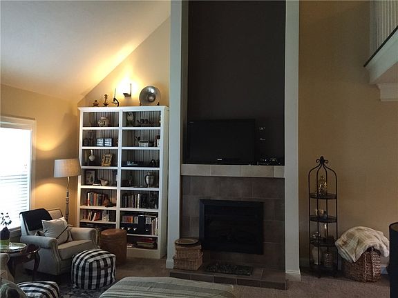 4th image of 20 Oakmont Dr
