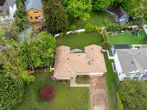 2nd image of 52 Silverwhite Road
