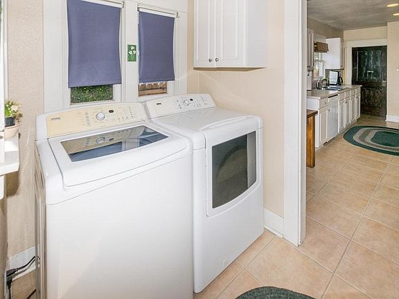 Laundry/Kitchen