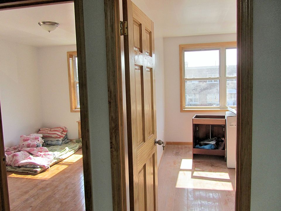 2nd image of 4290 Saull St