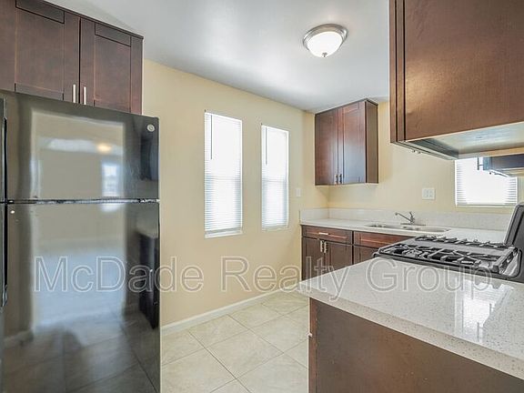 3rd image of 2130-2136 Drescher St Unit 2130