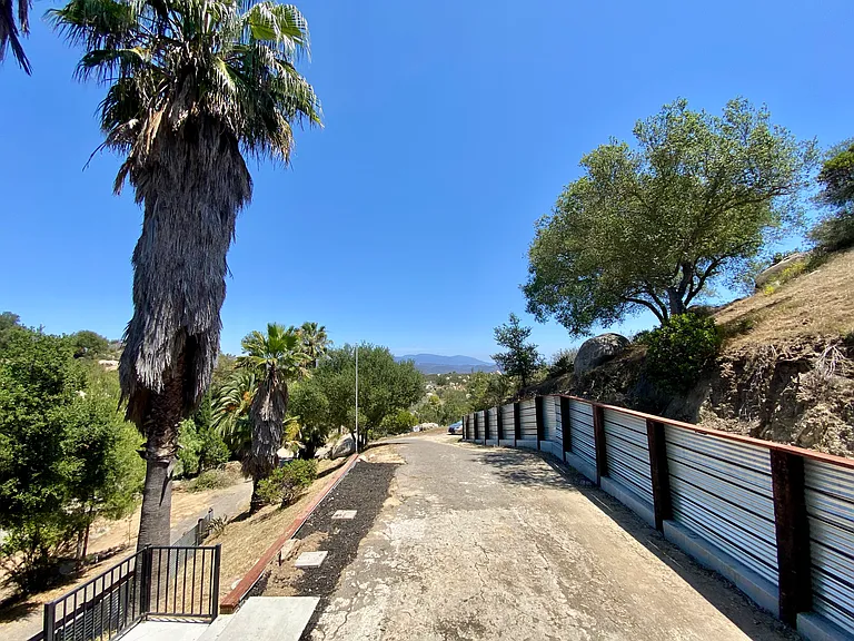 2761 Joan Ln — Photo 26