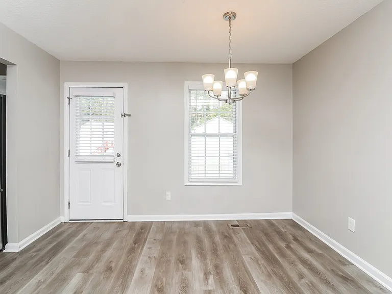 417 Remington Ct — Photo 9