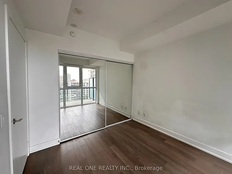 7 Grenville St #1606 — Photo 9