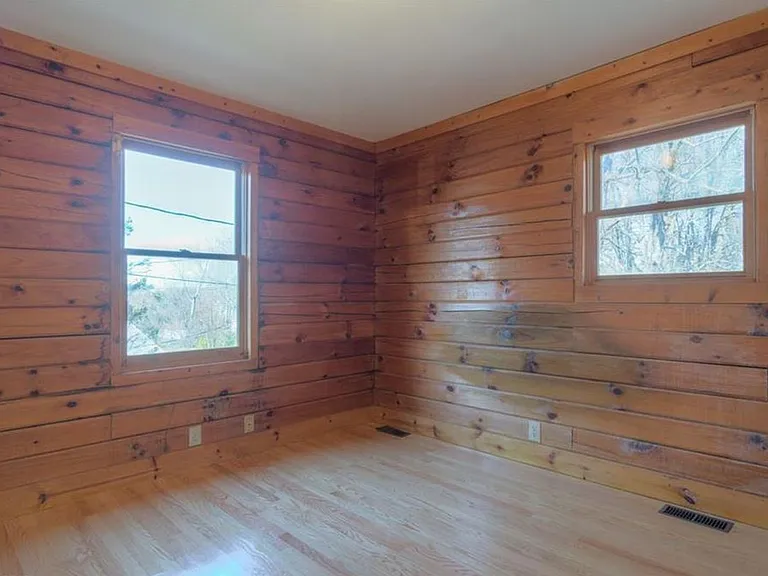 550 Colhoun St NE — Photo 12