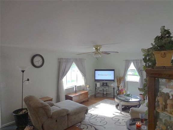 3rd image of 315 E Main St