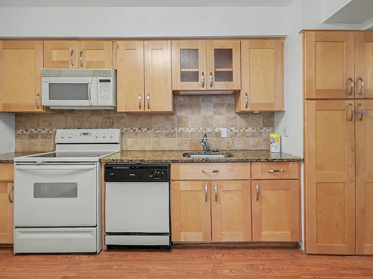 7440 Azalea Ct — Photo 9