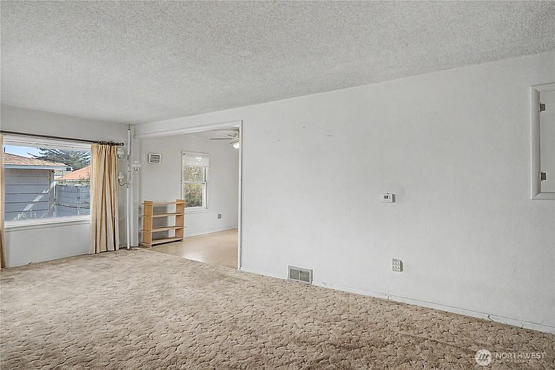 4th image of 1102 Dobson Road E