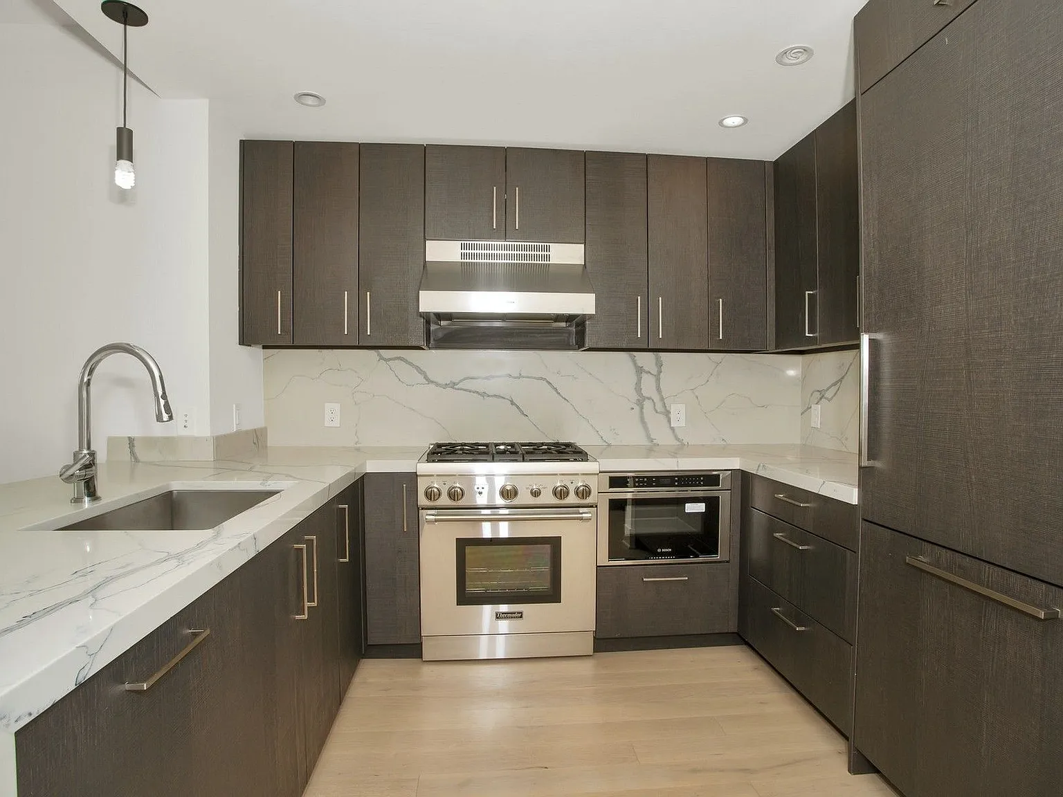 1400 Hudson St — Photo 3