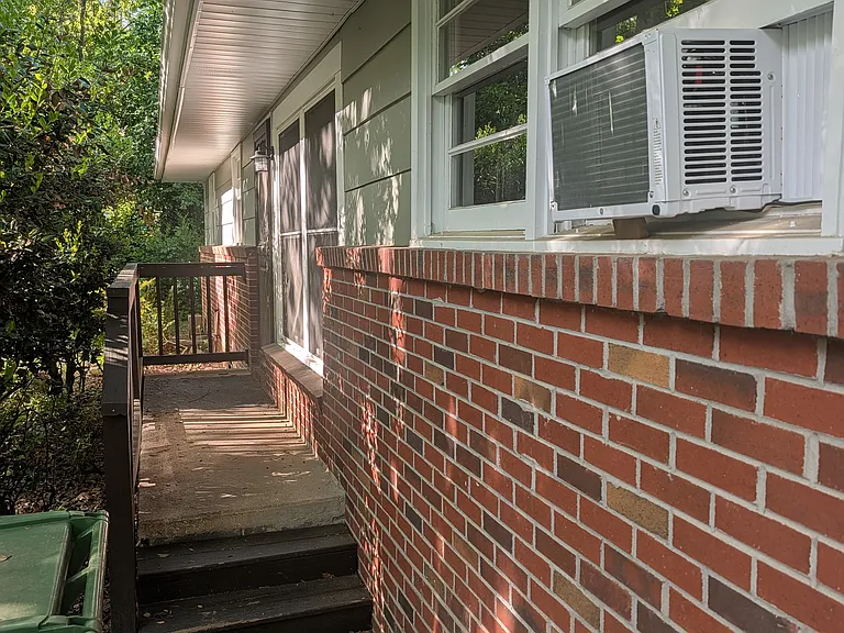 95 Blake Dr — Photo 2
