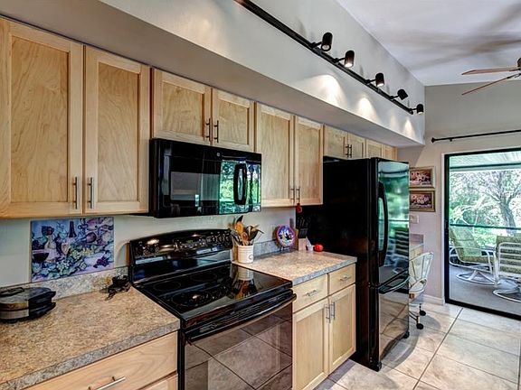 5th image of 269 Southampton Dr