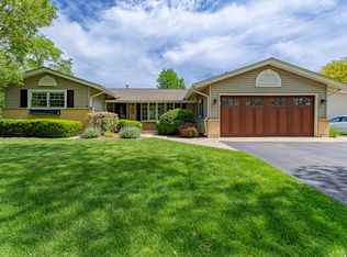 719 Brantwood Ave, Elk Grove Village, IL 60007