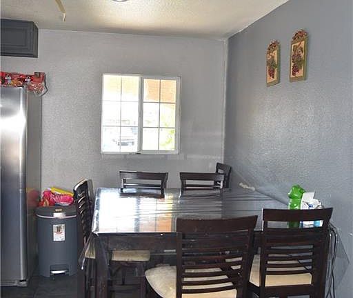 3rd image of 1025 Villa Cir