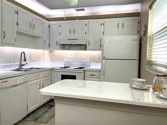 4th image of 68 Royal Oak Court #106